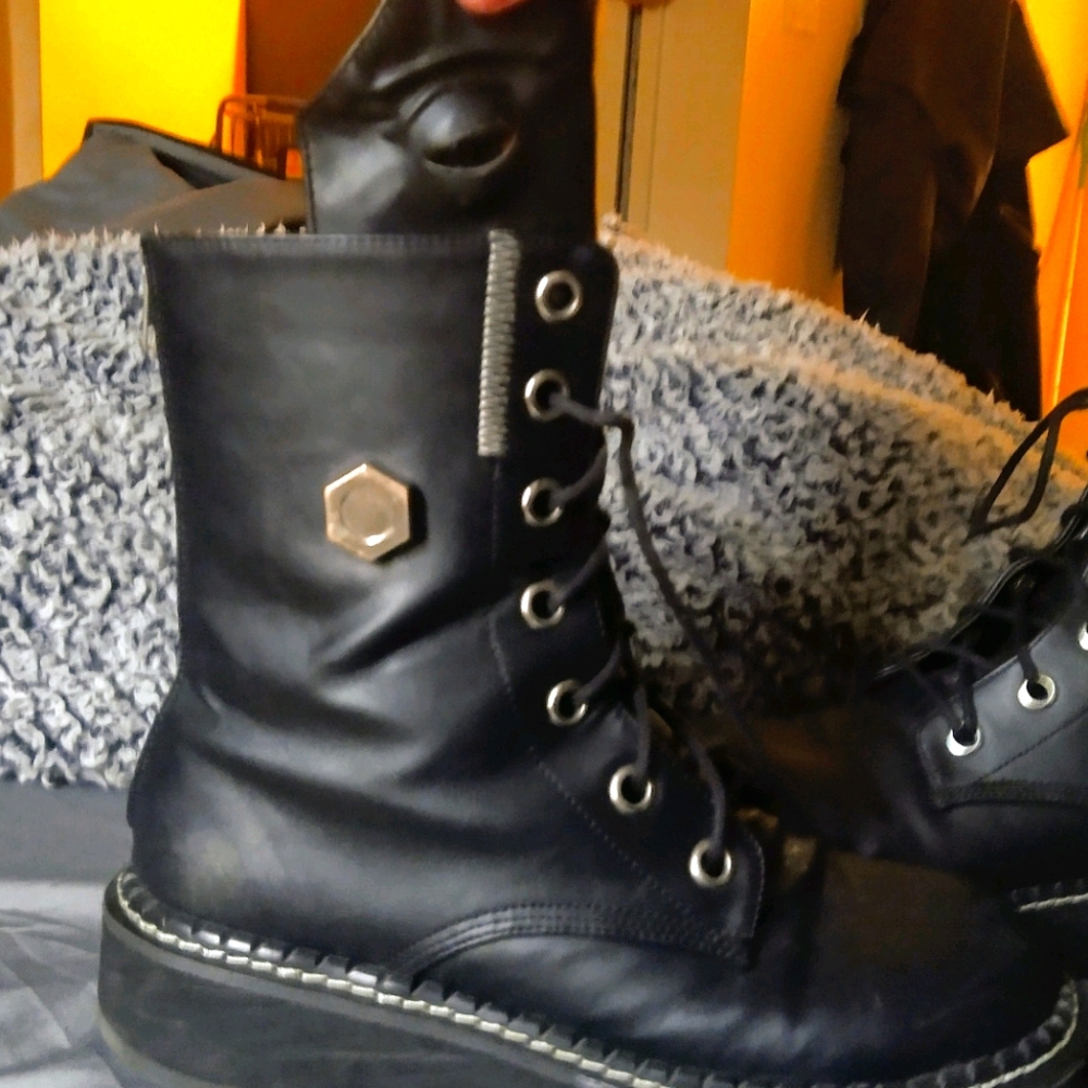 Women's Demonia boots